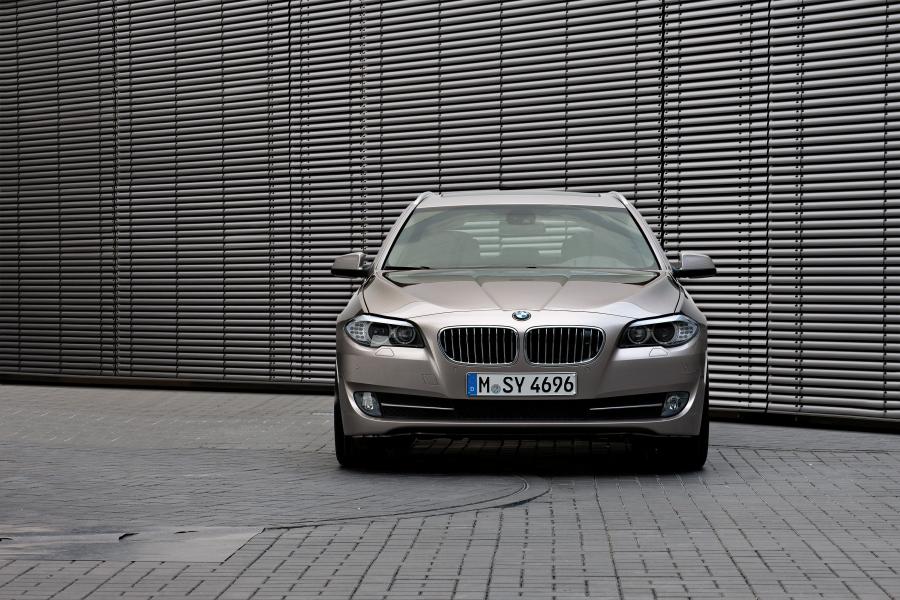  BMW 5-Series Touring 2010 года  (фото 52 из 75)